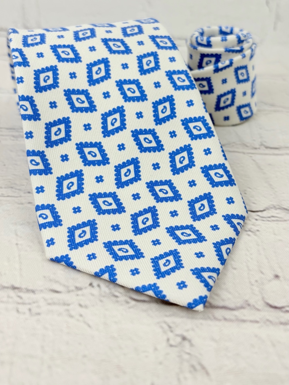 Viola Milano White Blue Medallion Paisley Handmade In Italy 100% Silk Tie
